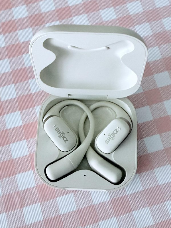 韶音的东西要避雷了以前他们的骨传导耳机质量非常好我用得不错就买了他们的 openfit结果这个耳机质量非常差，经常连不上手机现在用了一年多，不仅连不上手机了，连充电都不行了也是卖1000块的东西，只能用一年多太失望了要是苹果的产品绝对不会这样