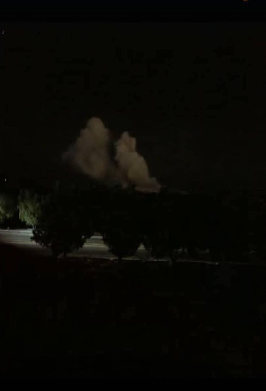 הבסיס הימי השני של הצי האיראני בג'סק נפגע על ידי ארבעה קליעים.