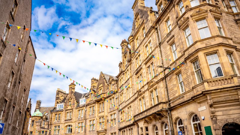 Expect the unexpectedRoyal Mile, Edinburgh, Scotland (© MEDITERRANEAN/Getty Images)