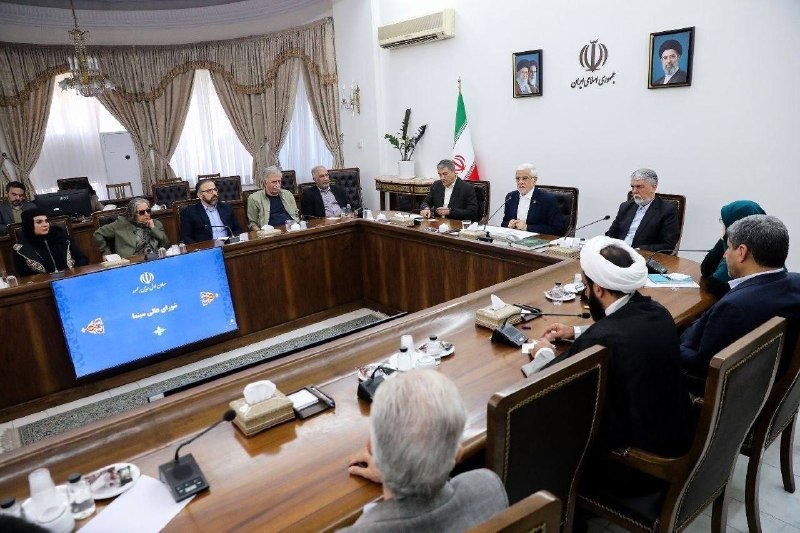 "صدای ملّت": 📢 عارف: هیچ کالایی نیست که نتوانیم وارد کشور کنیم🗣️ معاون اول رئیس جمهور: ◀️ درست است که دشمن با ایجاد محاصره اقتصادی مش