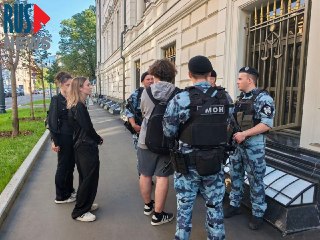 Большинство задержанных сторонников «Яблока» отпускают без составления протоколовОб этом сообщил глава московского отделения партии Кирилл Гончаров. По его словам, задержанных сегодня доставляли в ОВД Пресня, Арбат, Хамовники, Замоскворечье и Таганка. Всех