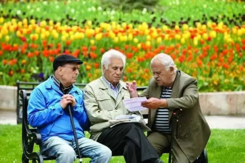 کیوسک خبر: 🔴 واریز معوقات فروردین بازنشستگان از امشب؛ پرداخت اردیبهشت در انتظار تأمین منابع🔸 احمد میدری، وزیر تعاون، کار و رفاه اجت
