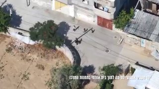 ️🇮🇱🇵🇸 The IDF published photographs showing a child being used to transfer weapons into a civilian home in central Gaza.
