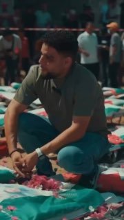Gaza holds mass funeral for hundreds of dead