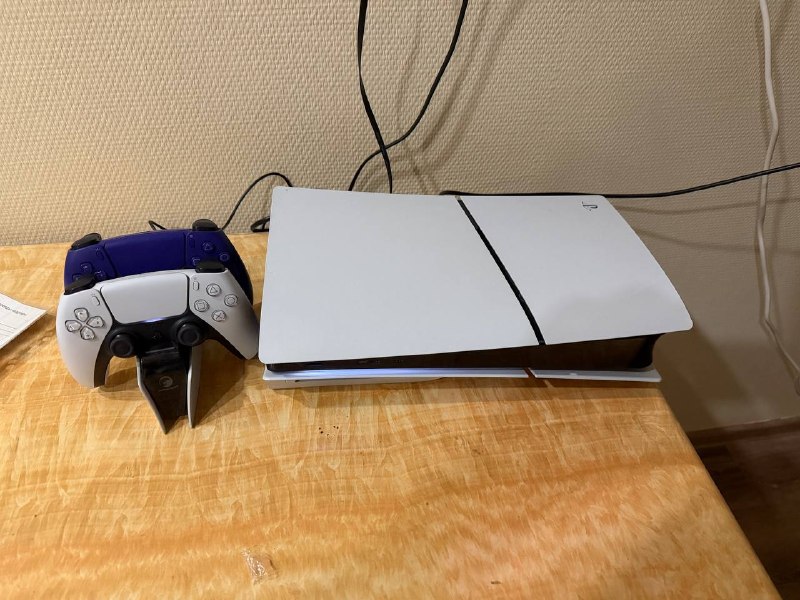 Продаётся PlayStation 5 Slim (PS5) в отличном состоянии