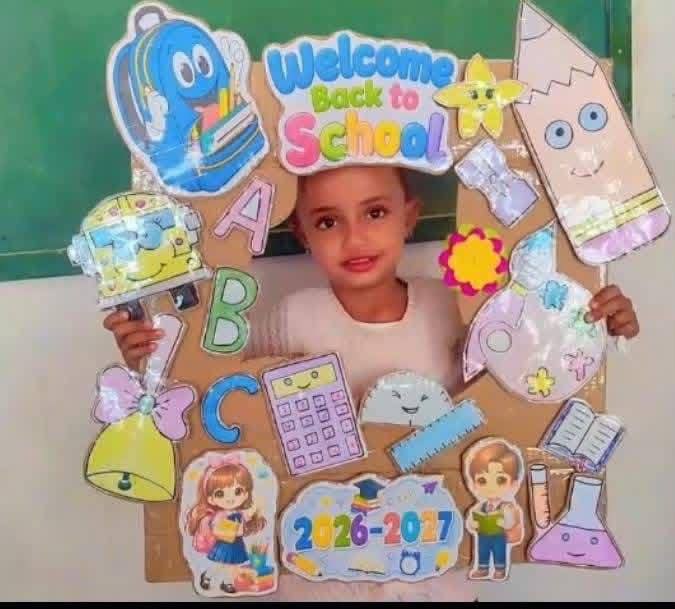 חינוך: הילד, ג'ורי, מצטרפת לשיירת התלמידים המעונים לפני שהיא יכולה להעביר את רדיו בית הספר משרד החינוך וההש…