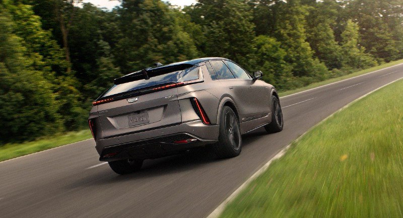Электрокроссовер Lyriq-V станет самым быстрым автомобилем в истории Cadillac 3
