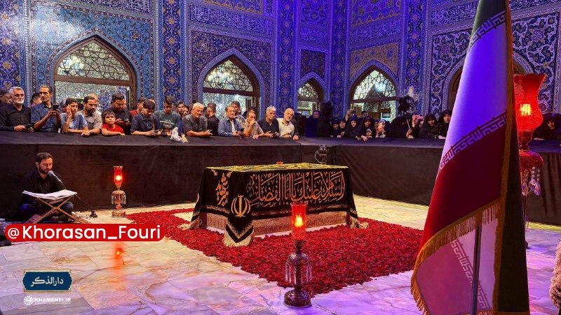 خراسان فوری (مشهد): هماکنون؛ حالوهوای مزار رهبر شهید انقلاب در رواق دارالذکر حرم مطهر رضوی🕌 @Khorasan_Fouri