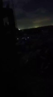 רכבי כיבוש יורים לעבר האזורים המזרחיים של חמד טאון, מצפון לחאן יונס, מדרום לרצועת עזה.