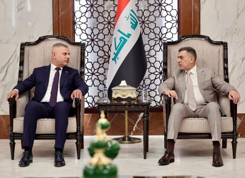 الوكيل الأقدم لوزارة الداخلية، الدكتور حسين العوادي، يصل إلى محافظة البصرةوكان في استقباله المحافظ المهندس أسعد العيداني، وقائد عمليات البصرة، وعدد من القيادات الأمنية والمسؤولين ف