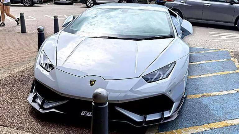 Lamborghini регулярно парковался на месте для инвалидов и вызывал волну негатива