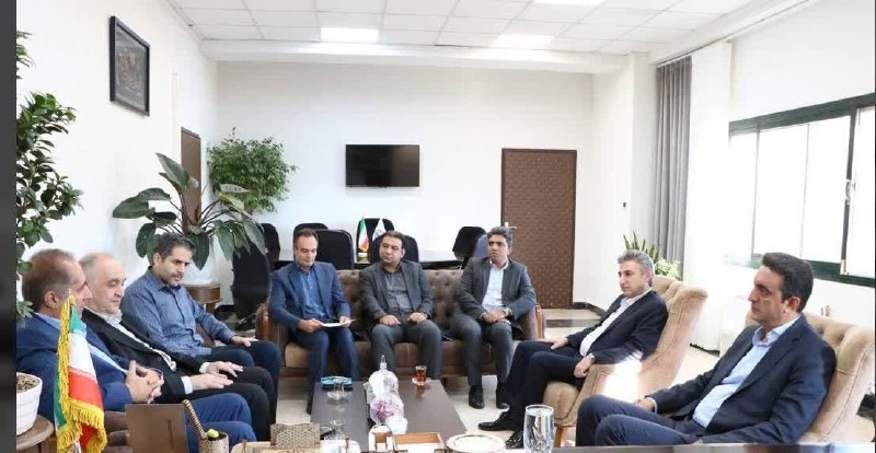 بیداری آذربایجان: جلسه‌‌ای با واژگان زیبا و بدون شاخص!🔸آقای غفاری عدالت اجتماعی چگونه و چقدر بهبود خواهد یافت 🔹جلسه مدیران دستگاه‌های تابع