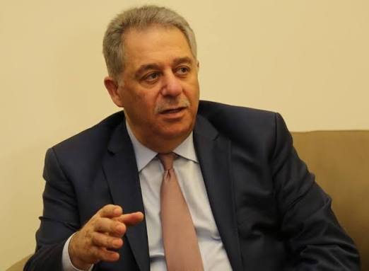 אסור לשכוח שהסכסוך שלו עם יאסר עבאס התבסס על כמה נושאים, הראשון שבהם היה סירובו למסור נשק ללא ערבויות ברורו…