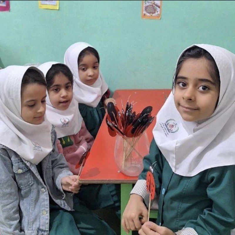 اخبارفوری و مهم: آتنا، سلما، حنانه، اسرا.هرچهار کودکِ کلاس اولی تصویر، در جنایت میناب شهید شدند.@akhbare_moheem