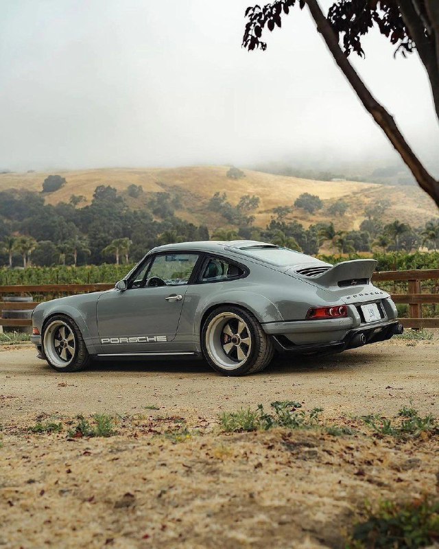 Porsche 911 DLS Reimagined by Singer 7