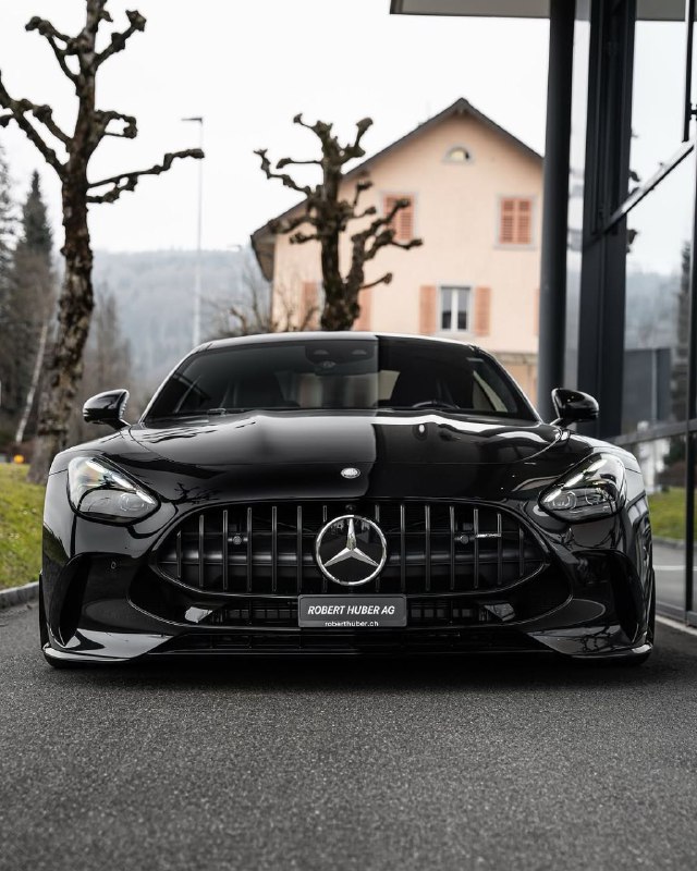 New Mercedes-AMG GT63 Coupe 4.0-L V8 BITURBO 585 HP 0-100 km/h 3.2 sec 4
