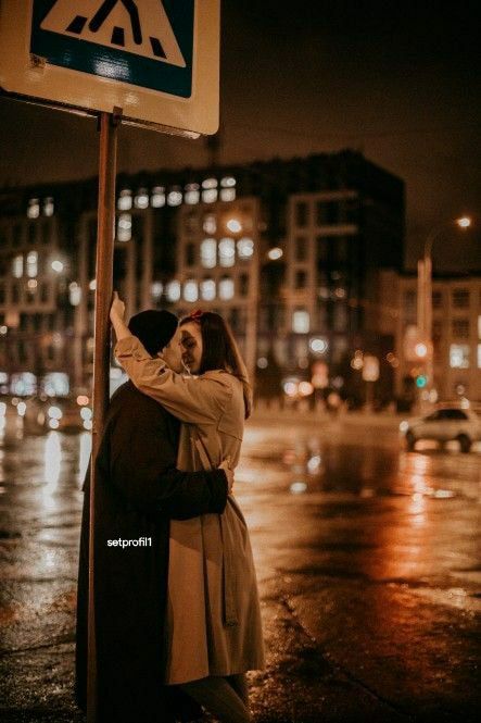 ❤ست پروفایل❤: آن شب فکر میکردم که دیگر هیچ نیرویی برای دوباره عاشق شدن ندارم و هرگز لب به خنده نخواهم گشود و دنبال هیچ سودایی نخواهم