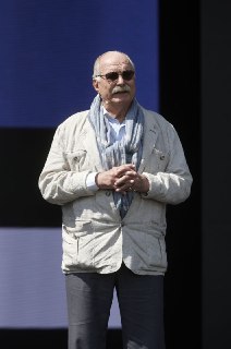 В России начнут взимать плату за прокат иностранных фильмовРоссийские власти собираются взимать процент от проката зарубежного кино в стране, заявил ТАСС режиссер, председатель правления Союза кинематографистов России Никита Михалков. 🔵 Подробности. По сло