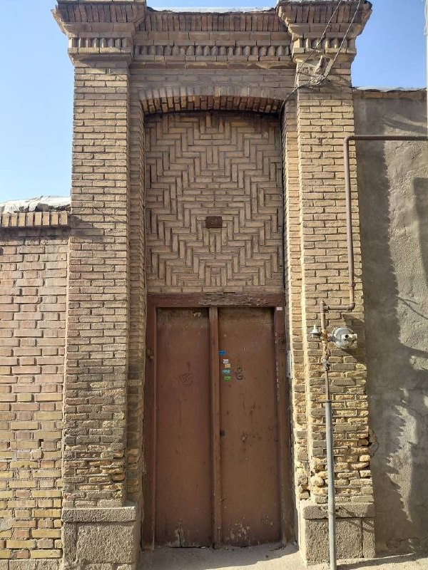 تایسیز آذربایجان: تصویری زیبا از تاریخ درب ورودی یکی از خانه های قدیمی تبریز در محله قدیمی سرخاب آذربایجان غنی از تاریخ عکس از فراز ملازاد