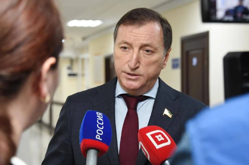 👍 Заур Аскендеров занял 11 позицию в рейтинге медиаактивности руководителей заксобраний страны фото