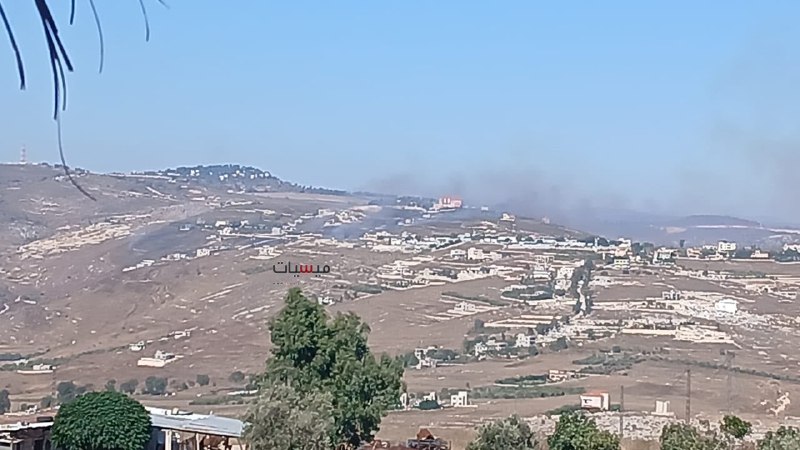 🚨 הפצצת ארטילריה כוונה בסביבת בית החולים הממשלתי מייס אל-ג'בל, וגרמה לפרוץ שריפה גדולה.