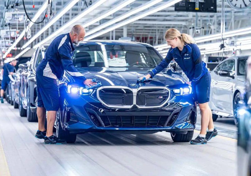 BMW подвела итоги 2024 финансового года — падение прибыли на 37% и проблемы с продажами