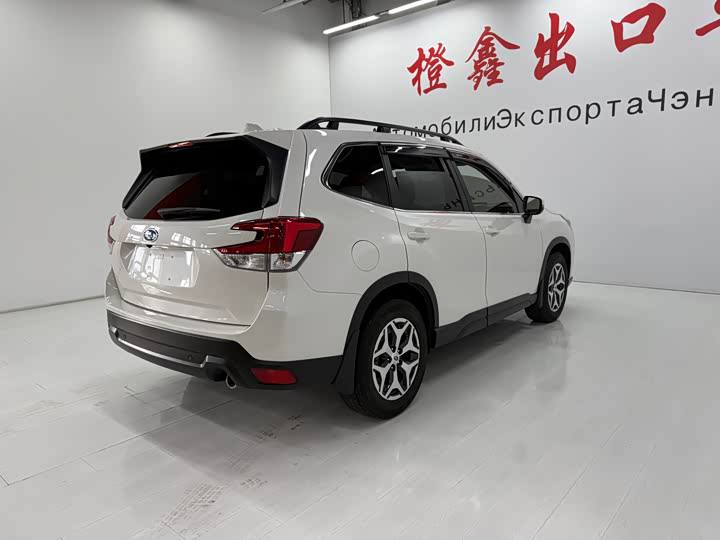 Subaru Forester 2022 фото 3