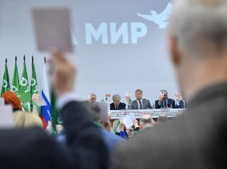 «Яблоко» не пустили на выборы в парламент Петербурга. Случай исключительный: от выборов отстраняют партию, представляющую как минимум десятую часть всех петербургских избирателей — столько, даже по официальным данным, голосовало за «Яблоко» в 2021 году.В ч