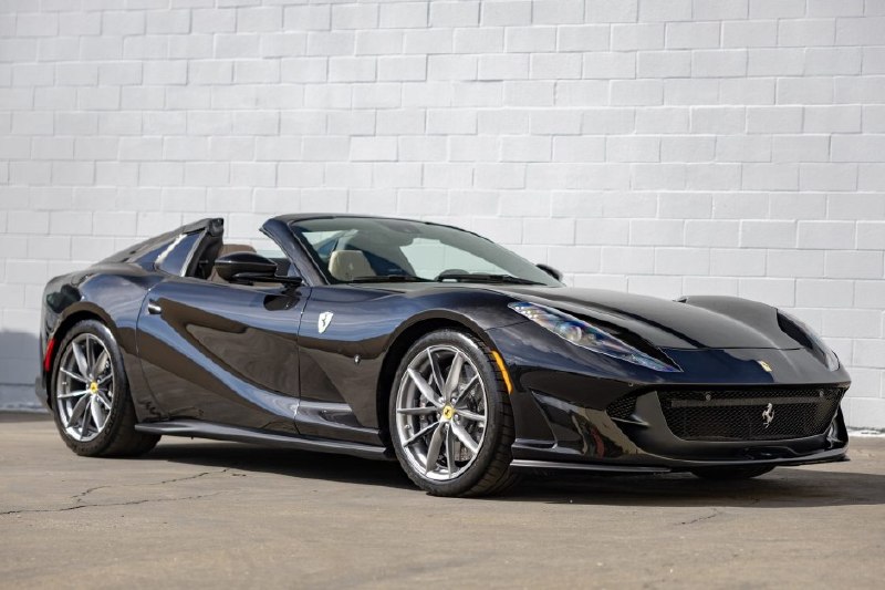 🚗💨 2021‑й Ferrari 812 GTS – это настоящее воплощение трассной мощи в компактно