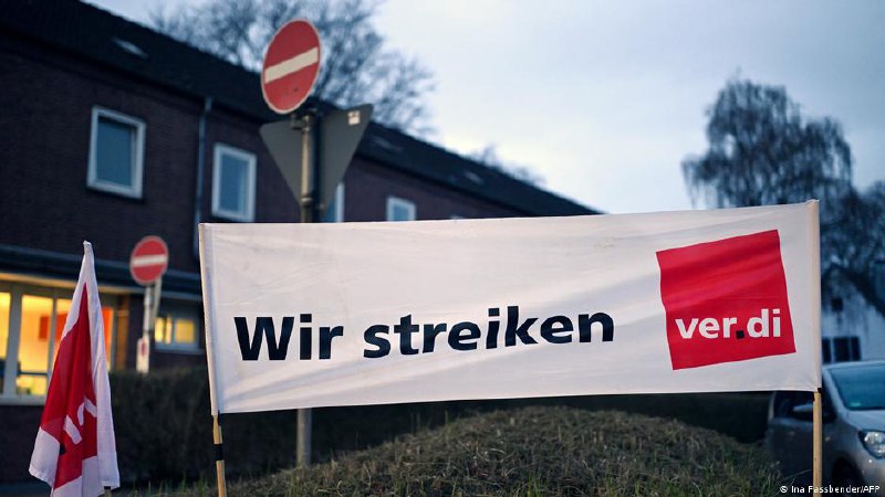 📣 В Германии объявлены масштабные забастовки. Отменены все вылеты из Берлина. Общественный транспорт будет парализован в четырех землях Профсоюз Verdi призвал работников транспорта по всей стране к забастовкам после очередного неудачного раунда переговоров