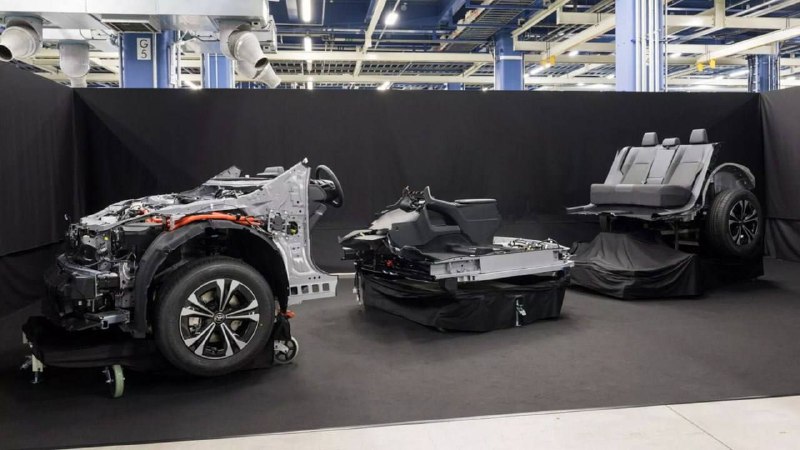 Toyota представила Gigapress который может сделать треть автомобиля за 3 минуты