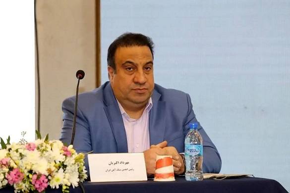 معدن(بیدار)24: 🔷کلید کنترل قیمت فولاد ممنوعیت صادرات نیست🔹معدن۲۴: مهرداد اکبریان، رئیس انجمن سنگ‌آهن ایران، در واکنش به بحث‌های اخیر در
