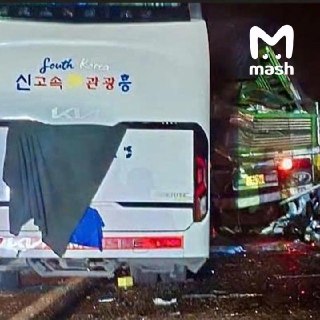 Российская туристка погибла в аварии с экскурсионным автобусом во Вьетнаме. Водитель уснул за рулём.Автобус, следовавший по маршруту Нячанг-Хошимин, столкнулся с грузовиком, остановившимся на аварийной полосе. 38-летняя Альбина Г. погибла, 43-летний мужчин