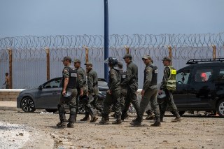 Испания заявила о возвращении из Сеуты в Марокко почти 70 тысяч мигрантовЗа последние 30 часов из испанской Сеуты в Марокко вышли около 69,5 тысячи мигрантов, сообщило агентство EFE. В статистику могли попасть люди, прибывшие до массового прорыва границы 3