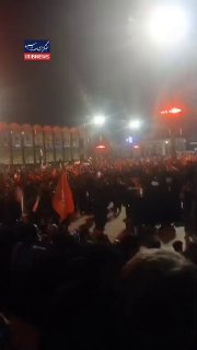 🎦 נוכחות ערב של אבלים בטקס הפרידה מ"מר הרג את איראן" במסגד של האימאם חומייני (ר"ע) בטהרן.