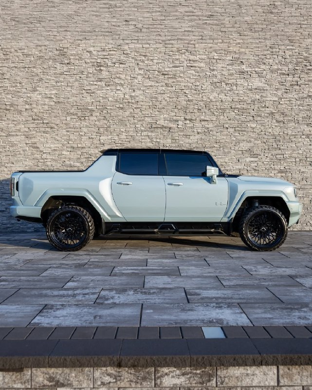 Hummer EV 3X Pickup 6