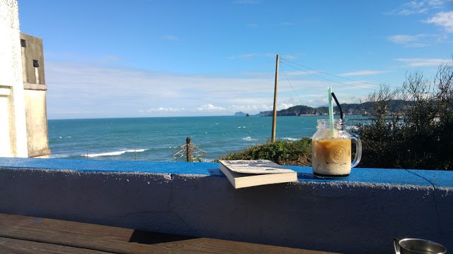 挑個良辰吉日翹班去海邊【靠北過日子 QUIET.B.DAYS】