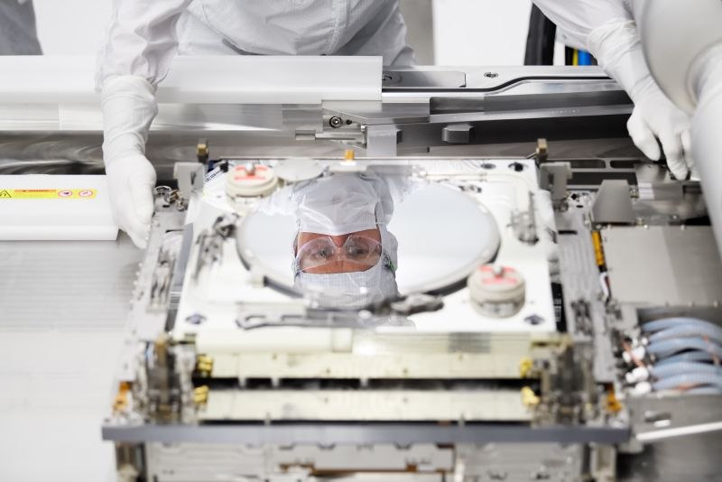 ASML поставила первый литографический сканер для чипов будущего с трёхмерной упако...