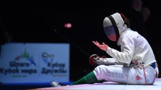 Российским фехтовальщикам разрешили выступать на соревнованиях с гимном и флагом Международная федерация фехтования (FIE) решила допустить российских и белорусских спортсменов к международным соревнованиям с гимном и флагом. Первым соревнованием, на которо