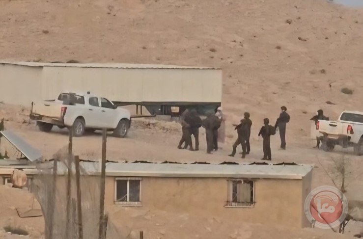 جيش الاحتلال يعتقل مسناً بعد اعتداء مستوطن عليه