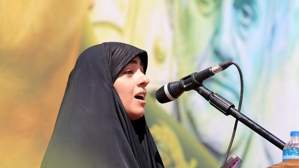 اخبار اصفهان: بازخوانی اندیشه امام شهید باید جدی پیگیری شود🔹دختر سردار شهید شادمانی: بازخوانی اندیشههای امام شهید و بازسازی جایگاه زن
