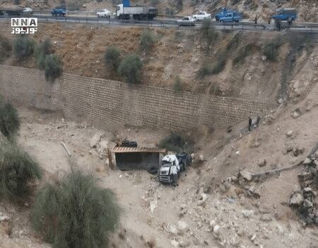 נפילת קרוואן בבומהאן גבתה את חייה של אישה נפילת מכשיר טרולי מגובה של כ-40 מטר באזור בומהן גרמה למותה של איש…