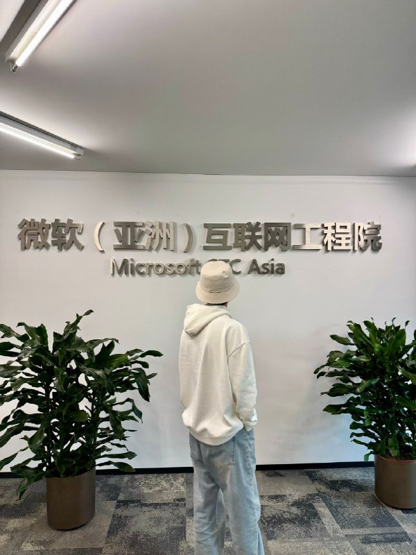今天去给微软中国的AI团队做了个分享，again，我又在想「我怎么配」