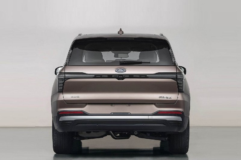 Обновленный Ford Edge L впервые показали без камуфляжа 2