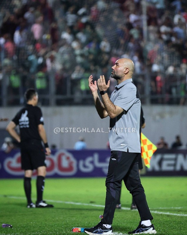 Esteghlal Twitter: #گزارش_تصویری | به جا مانده از بازی دیشب استقلال و نساجی💙#mamadinho @Esteghlaal_twitter💙