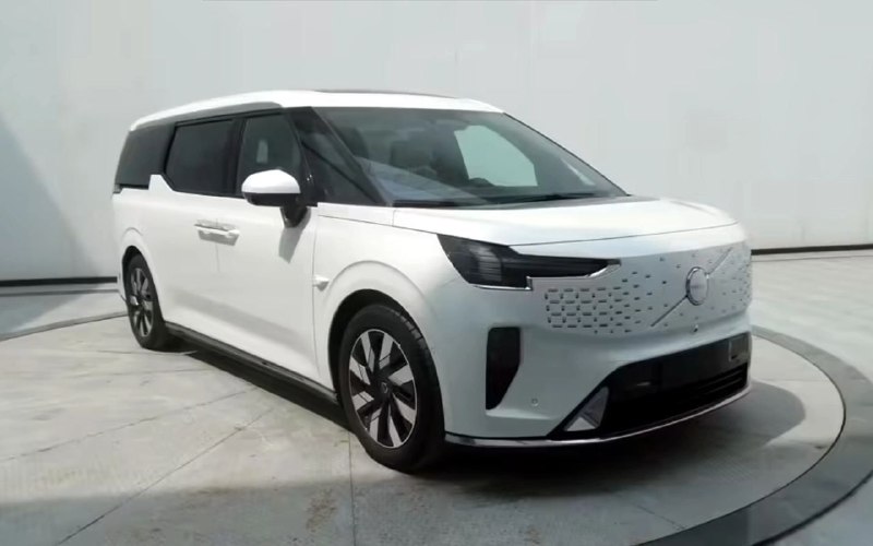 Volvo впервые будет выпускать китайскую машину под своим брендом — минивэн Volvo EM90. Автомобиль ра