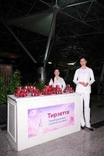 Похоже, для «Тирзетты» действительно нет высот, которые нельзя покорить.Ещё весной бренд оказался связан с историей Artemis II — первой за более чем полвека пилотируемой миссии к Луне. Корабль Orion с четырьмя астронавтами совершил облёт спутника Земли и у
