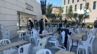 מחאה בירושלים: חרדים הקימו בית מדרש מול לשכת היועמ"שית