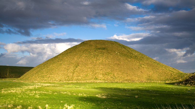 The hill that remembersNeolithic site of Silbury Hill, Tilshead, Wiltshire, England (© dbstockphoto/Getty Images)