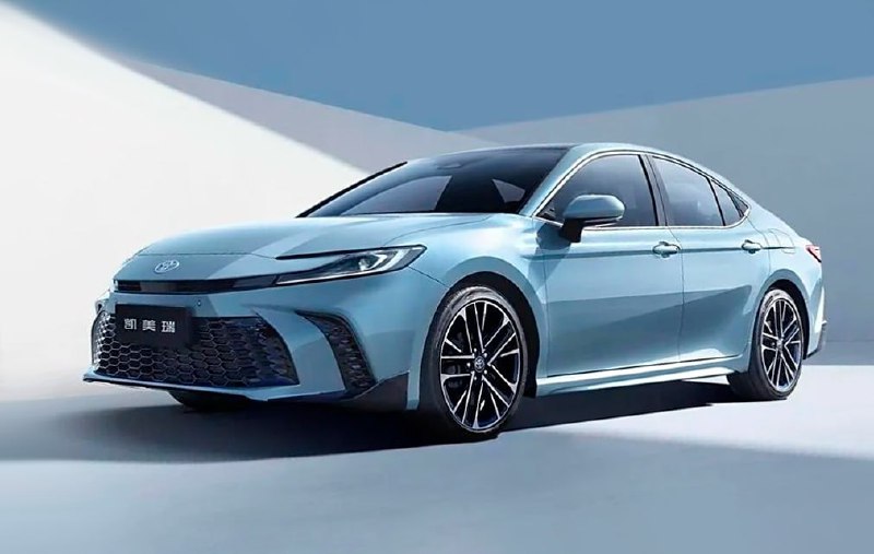 Toyota Camry 2026 вышла на китайский рынок с гибридами и спортверсией